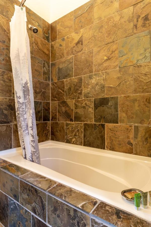 Couette-café Canyon Ridge 4*